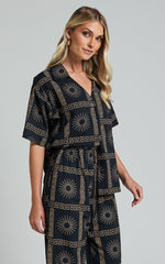 Cassidy Shirt - Short Sleeve Linen Look Shirt in Black Sun Print