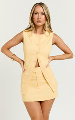 Nicolina Top - Linen Scoop Neck Button Down Vest Top in Lemon