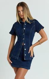 Paige Top - Button Down Short Sleeve Denim Top in Dark Blue Wash
