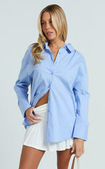 Terah Shirt - Button Up Shirt in Variegated Blue and White Stripe