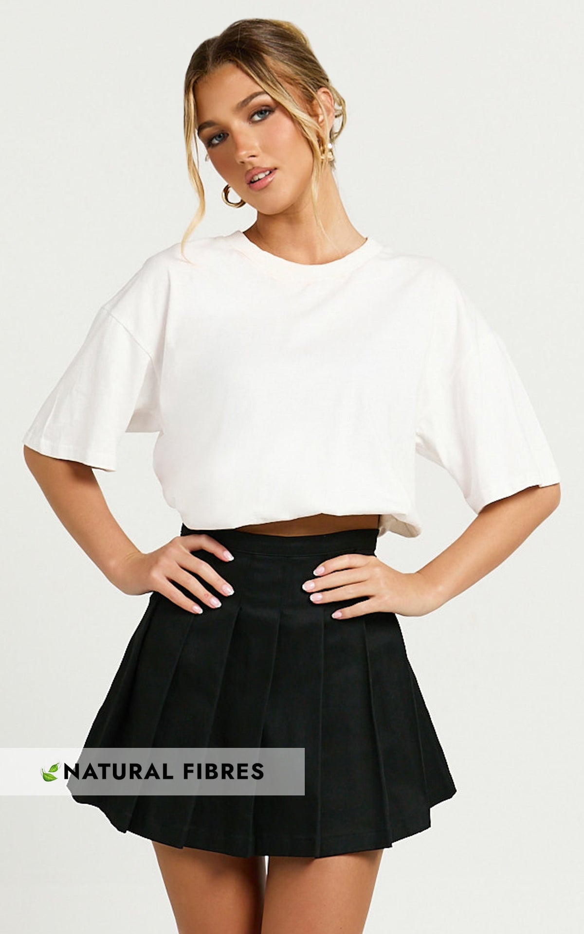 Cailin Mini Skirt - Pleated Skirt in Black
