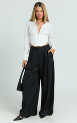 Jacintha Top - Hook and Eye Front Shirt Top in White