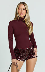 Jhaya Shorts - Sequin Mini Short in Wine