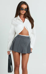 Maliha Skort - Mid Rise Contrast Boxer Short Waistband Pleated Tailored Skort in Charcoal