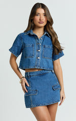 Serena Top - Denim Button Down Short Sleeve Top in Dark Blue Wash