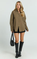 Terah Shirt - Button Up Shirt in Khaki